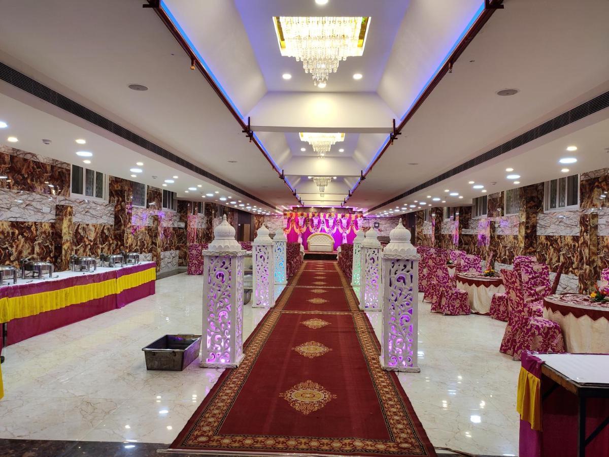 Maple Delite Hotel Lucknow Exterior photo