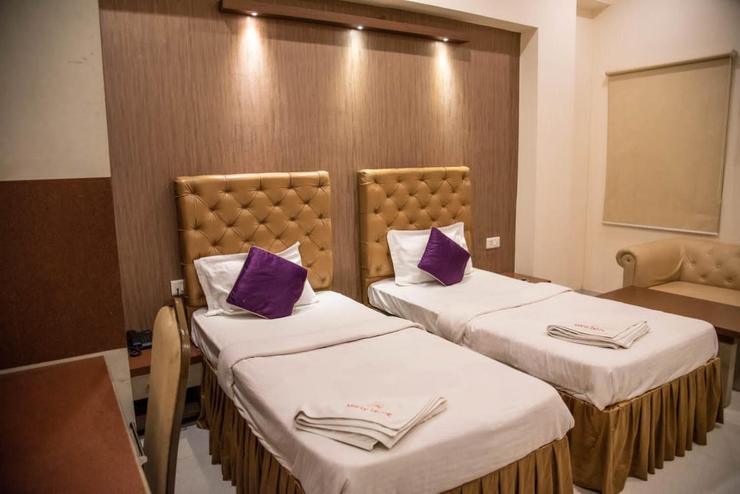 Maple Delite Hotel Lucknow Exterior photo