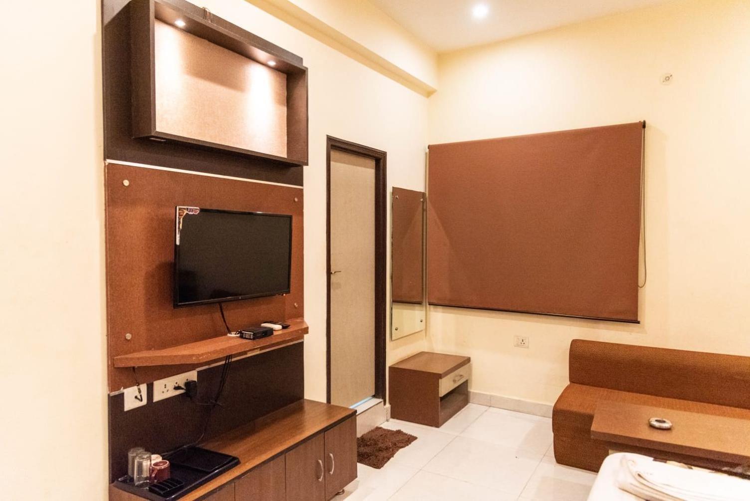Maple Delite Hotel Lucknow Exterior photo
