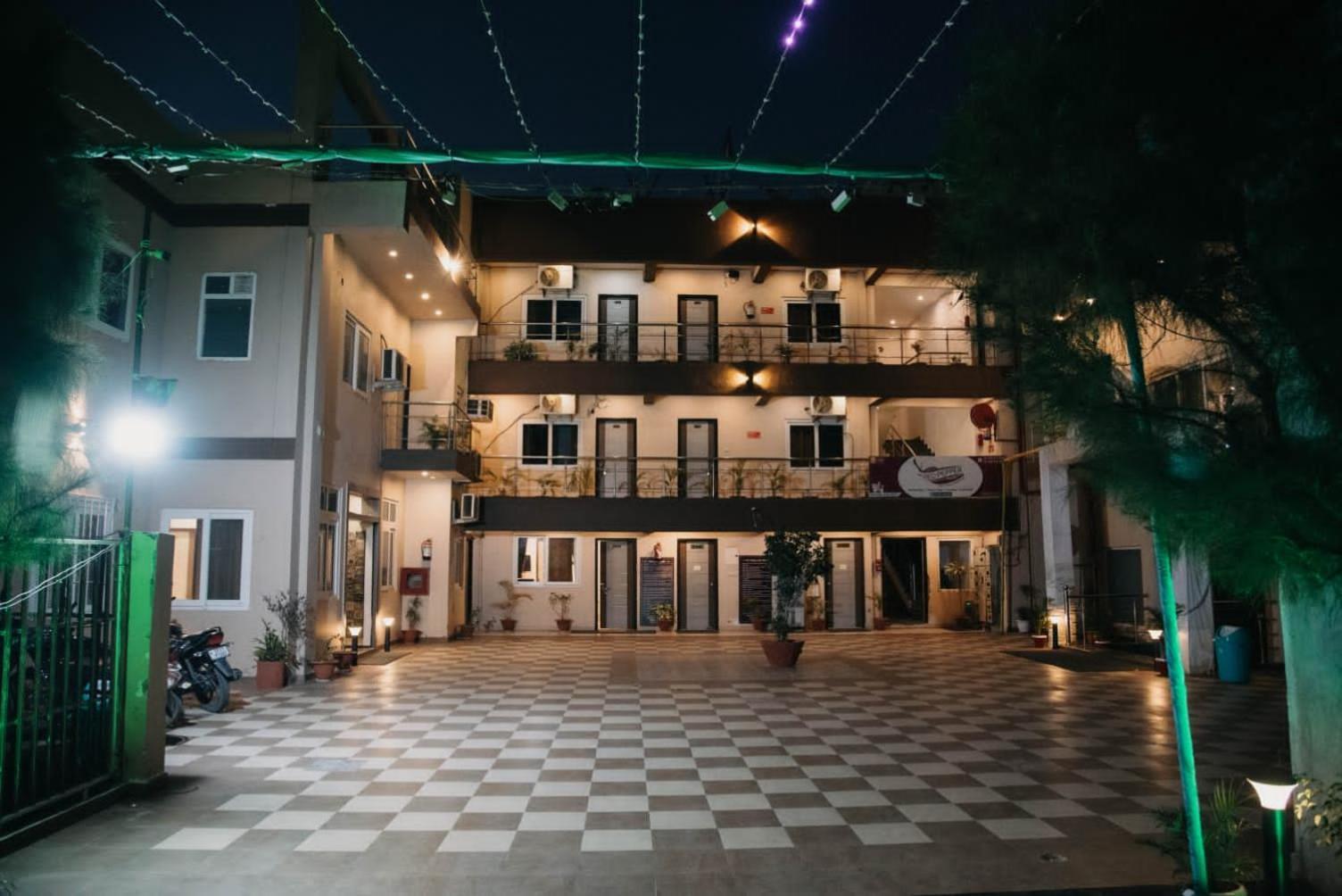 Maple Delite Hotel Lucknow Exterior photo